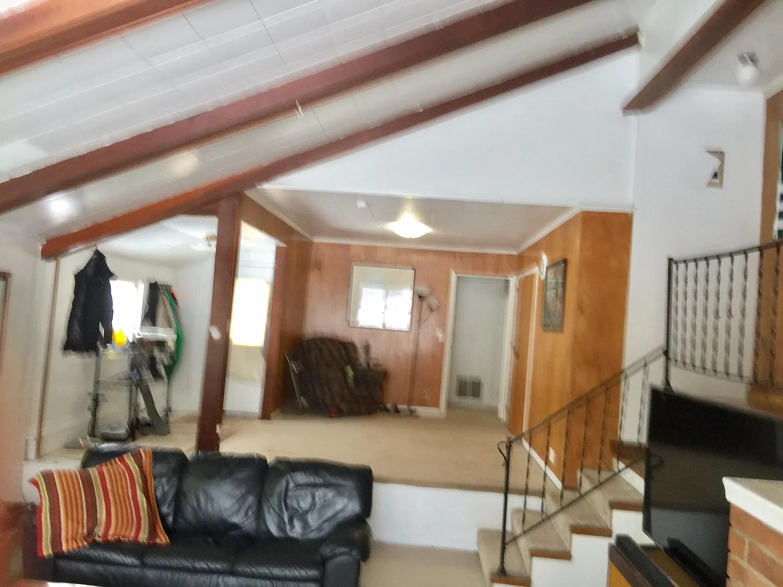 1635 Melrose Ave — Photo 2