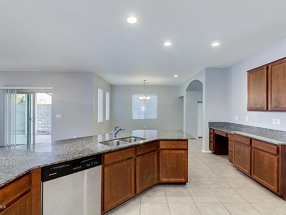 3rd image of 1352 E Palomino Way