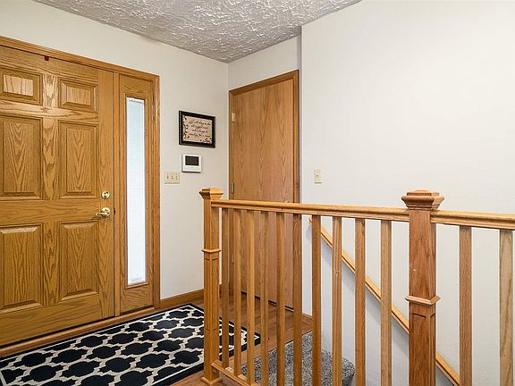 2nd image of 5704 Vineyard Ln