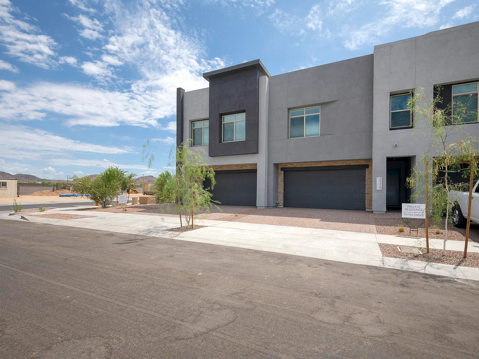 3 bed, 2.5 bath, 2401 sqft, $2,795 — Photo 3