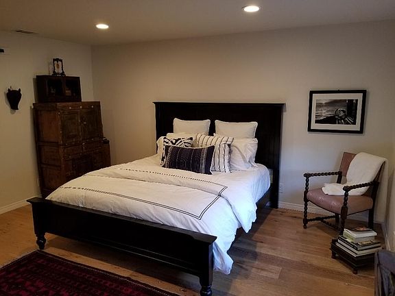 4th image of 18821 Hatteras St Unit 4