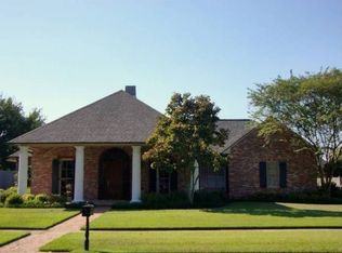17842 Five Oaks Dr, Baton Rouge, LA 70810