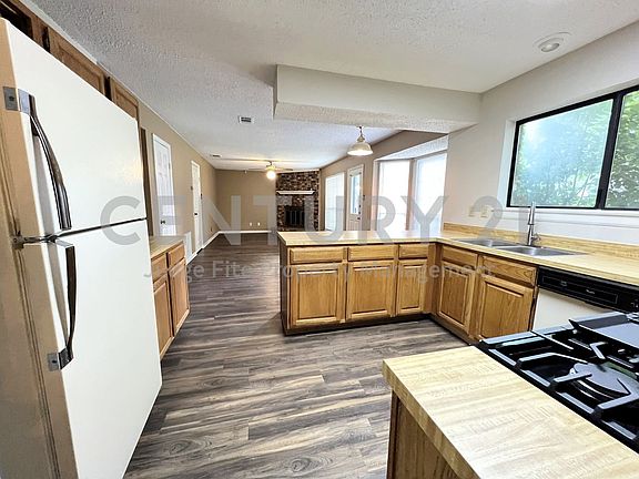 4th image of 2019 Longmeadow Ct