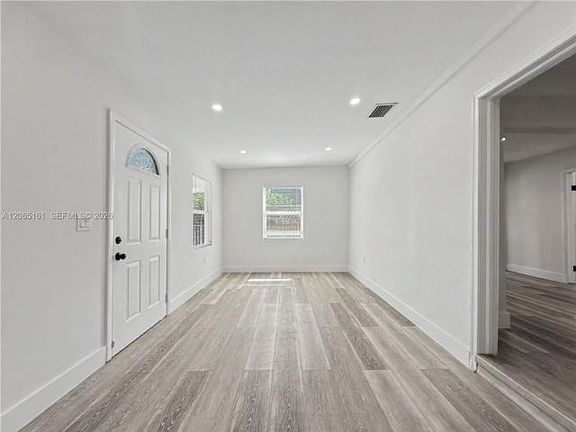 4th image of 228 NW 39th St