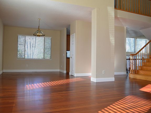 5th image of 207 Westbury Cir