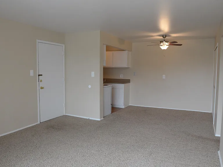 Embassy West Apartments — Photo 9