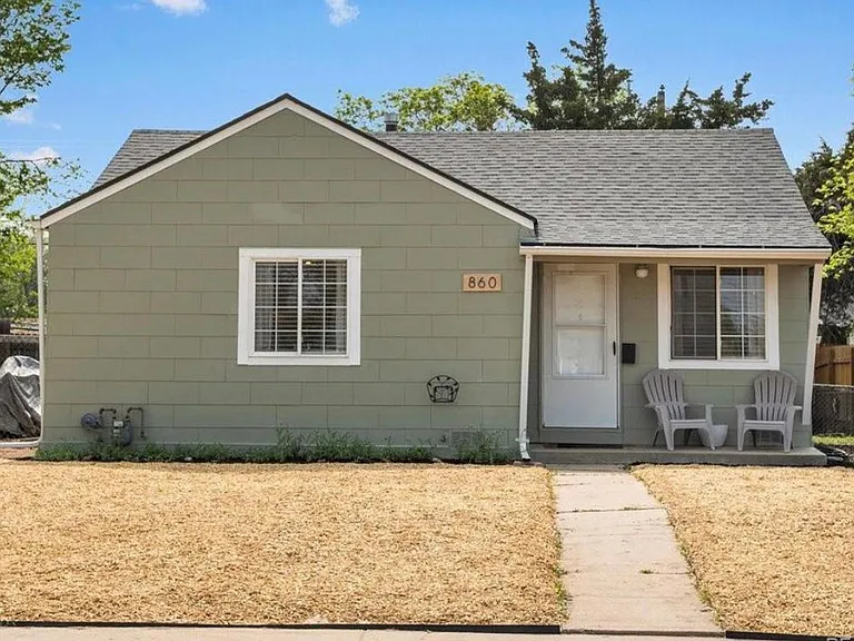 860 Oakland St — Photo 4