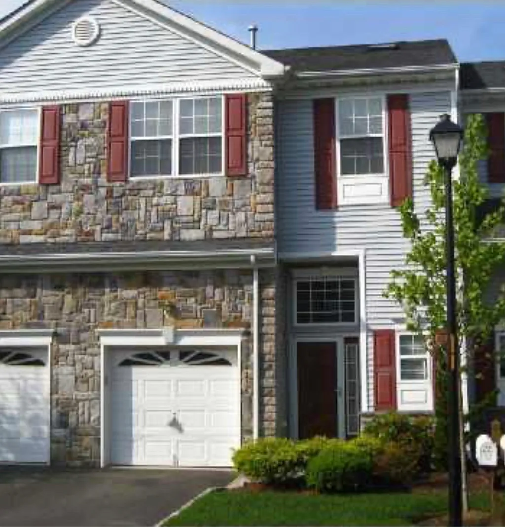 3 bed, 2.5 bath, 1750 sqft, $3,600 — Photo 1