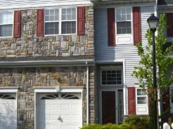 18 Linda Ct, Laurence Harbor, NJ 08879