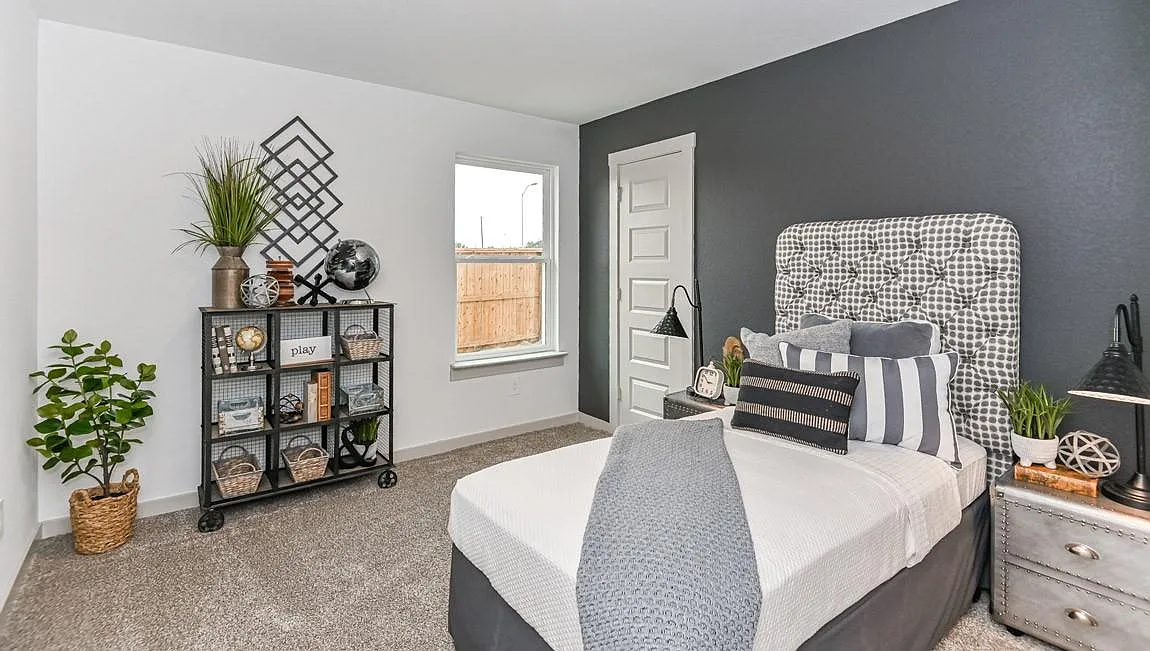 4 bed, 2.0 bath, 1810 sqft, $2,300 — Photo 4