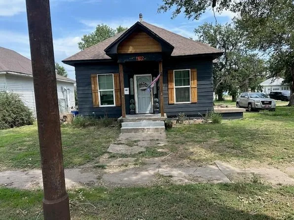 1102 Broadway St, Larned, KS 67550