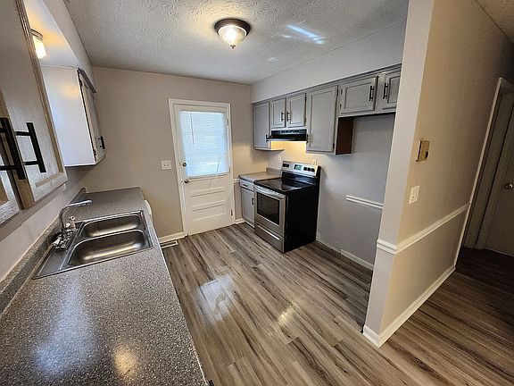 3rd image of 210 Tomahawk Dr