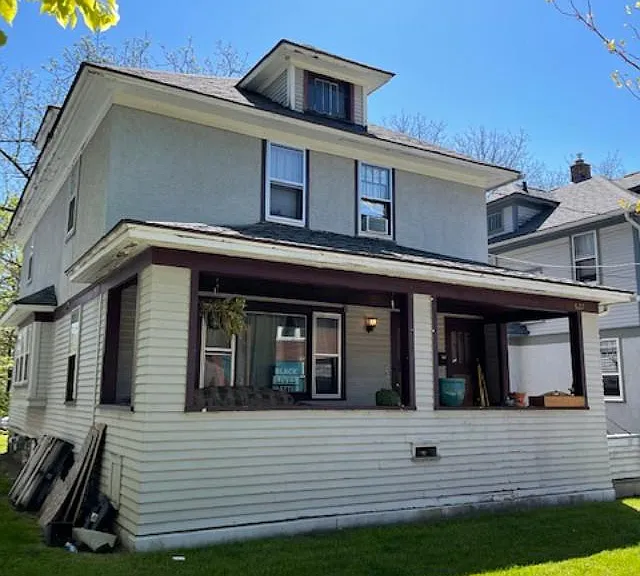 627 Locust St — Photo 1