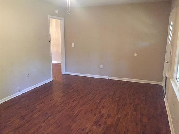 3rd image of 3918 Greenview Dr