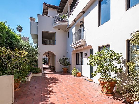 5th image of 108 S El Molino Ave Unit 105