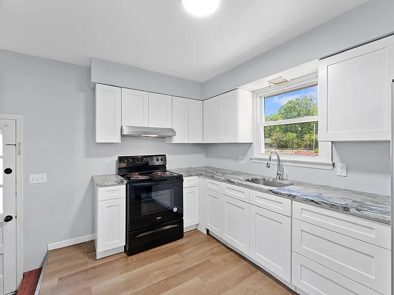 443 Manor Ave — Photo 22