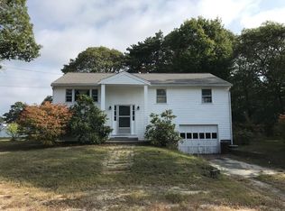 10 Robinwood Rd, Buzzards Bay, MA 02532