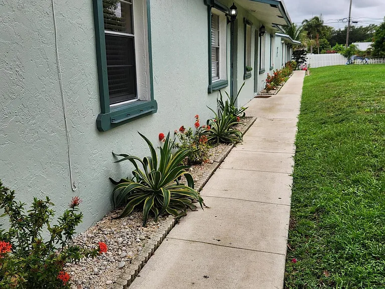 2167 Laura Ln #A — Photo 8