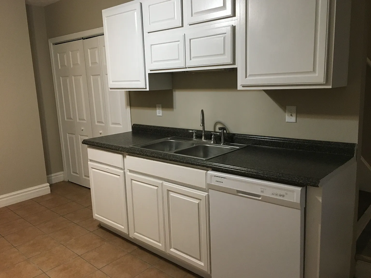 2 bed, 900 sqft, $1,377 — Photo 4