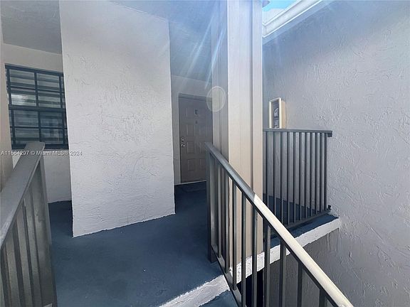 2nd image of 975 N Franklin Ave #975E