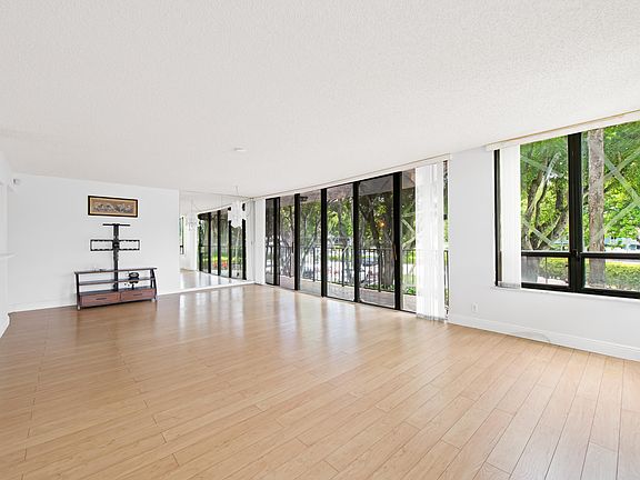 5th image of 799 Jeffery Street #201