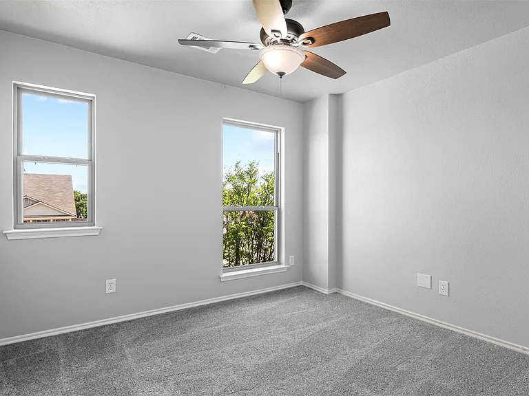 308 Deer Run Dr — Photo 11
