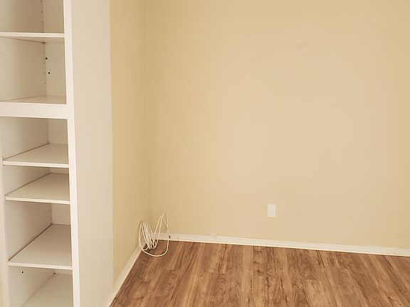 4th image of 100 Loma Dr