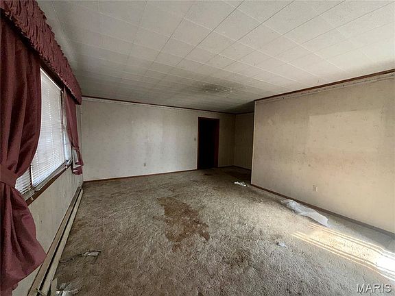 3rd image of 601 Roe Ln