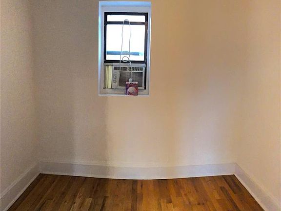 4th image of 220 Waverly Pl
