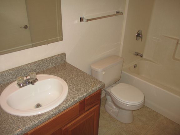 5th image of 255 Fairlane Pl