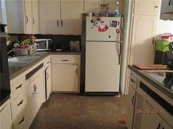 4th image of 509 SW 60th Ter