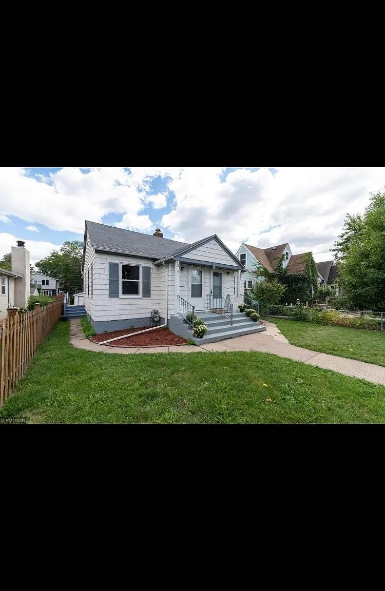 2 bed, 900 sqft, $1,900 — Photo 1