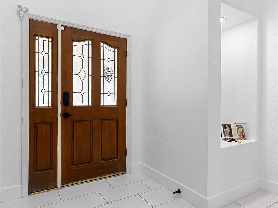 2nd image of 5651 Blackrock Rd