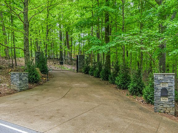 10.5 acre wooded retreat