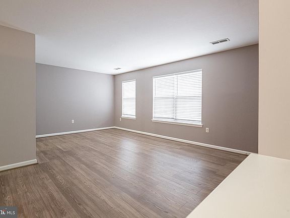 4th image of 452B Buttonwood Ln