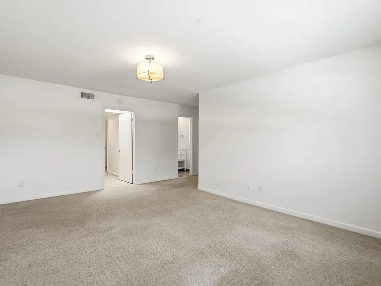 450 N Post Oak Ln — Photo 21