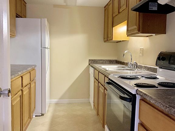 3rd image of 1859 Poplar Woods Cir W #207-1
