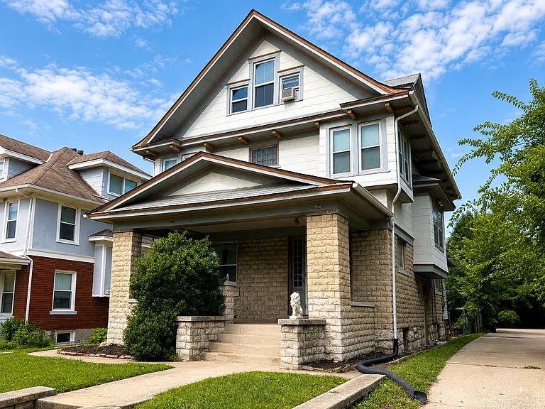 3232 Summit St — Photo 3