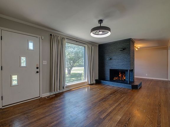 2nd image of 2700 Lakeland Dr