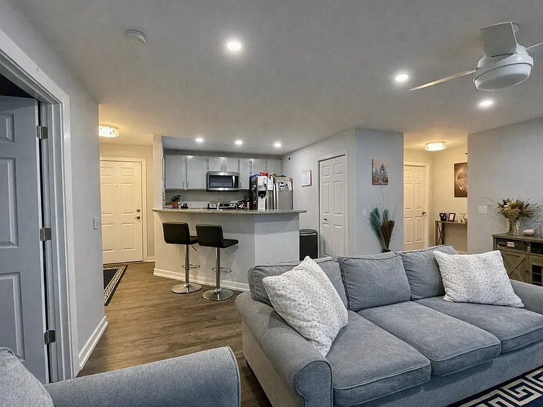 300 Cunat Blvd #2B — Photo 3