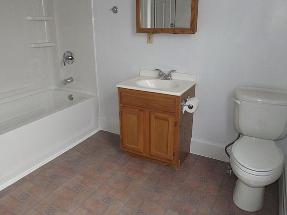 full second floor bath has washer dryer hook ups.