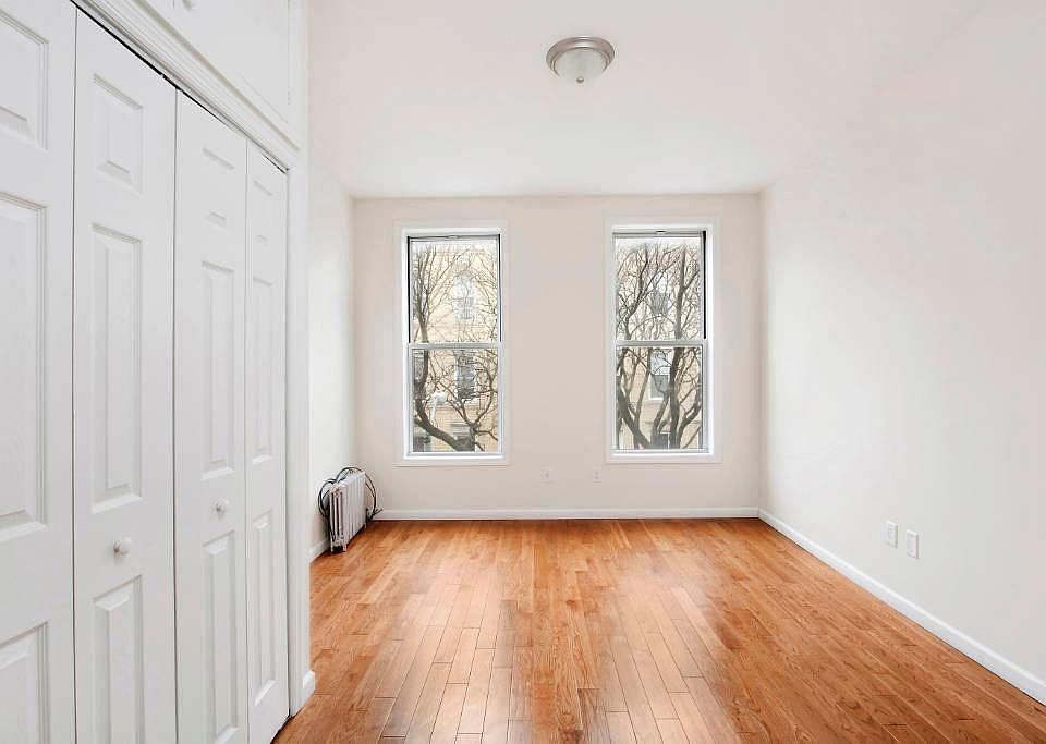 2nd image of 154 Guernsey St APT 1L