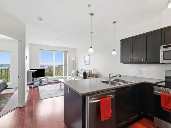 555 Franklyn St #304, Nanaimo, BC V9R 2X9