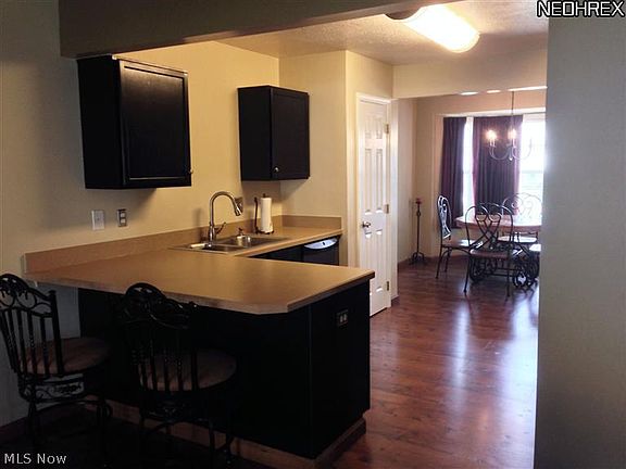 4th image of 211 Heather Ln