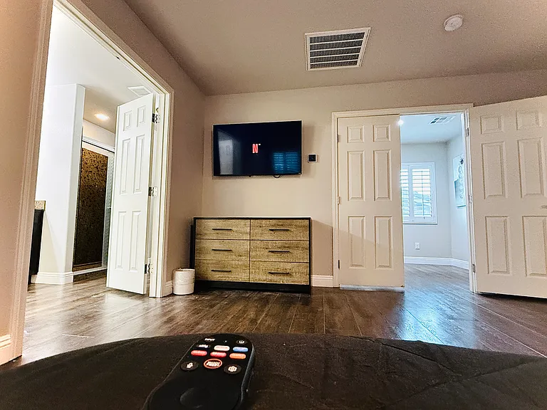 3rd Floor Master: Brand new queen-sized bed with memory foam mattress. Full length mirror.
50in SmartTV.
Overlooking the master bathroom & walk-in closet.