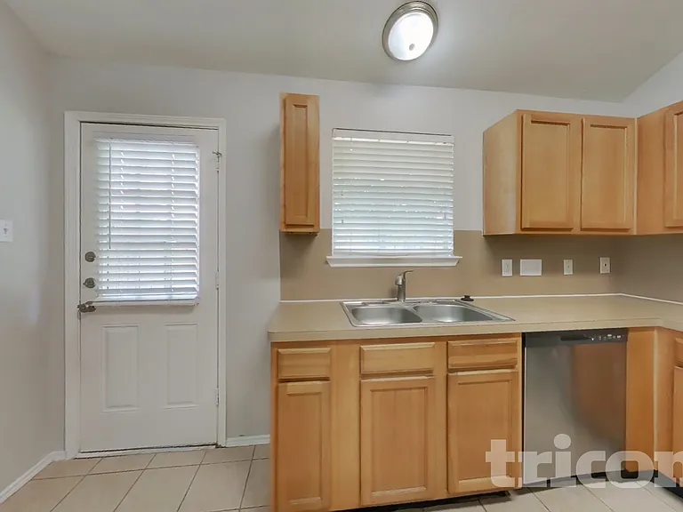 1403 Glens Ferry Ln — Photo 4