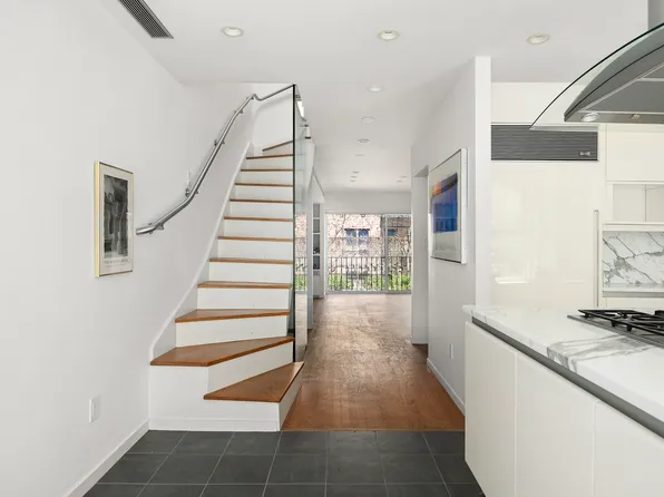 351 East 62nd Street image 8 of 15