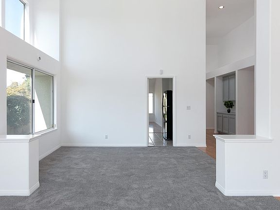 2561 Cabrillo Way-005-20-Dining Room-MLS