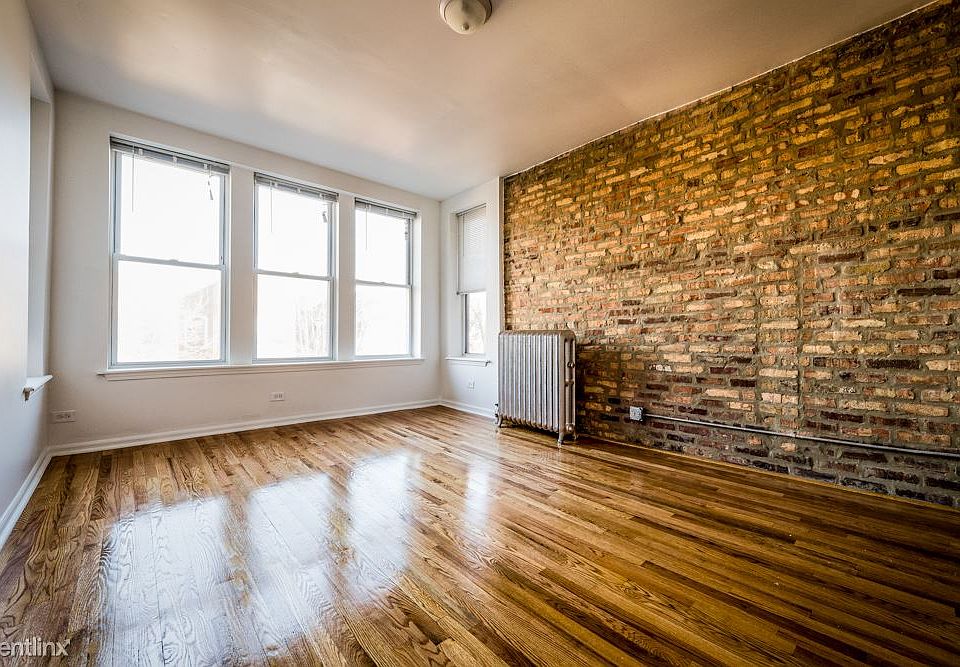 1501 E 68th St Apartments Chicago Living Room_02