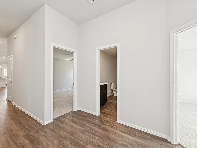 1421 Avalon Ct — Photo 12
